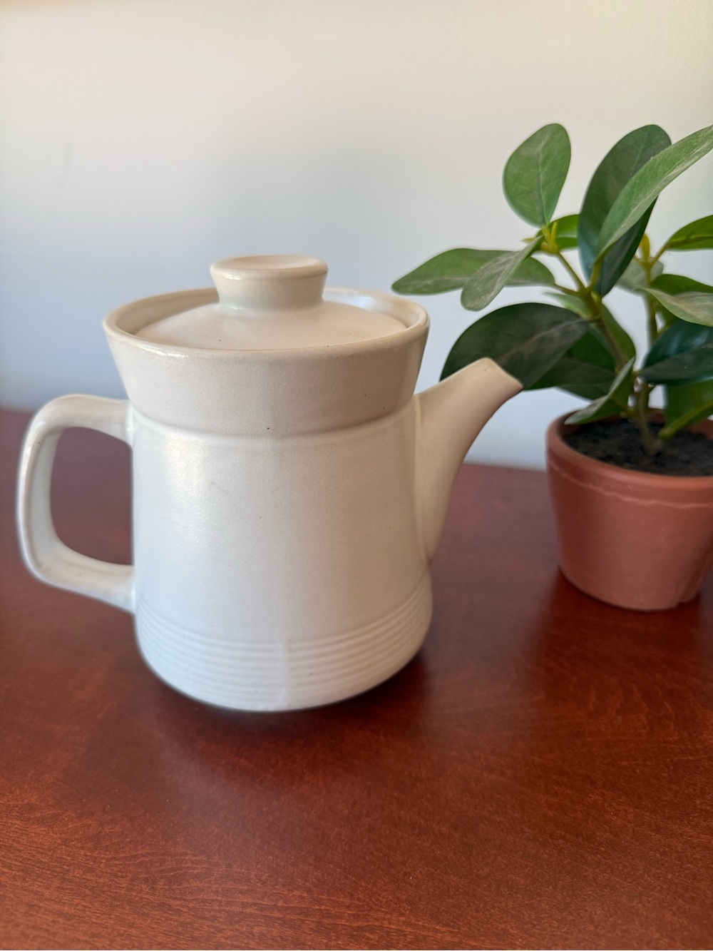 Simple Cream Stoneware Teapot with Lid